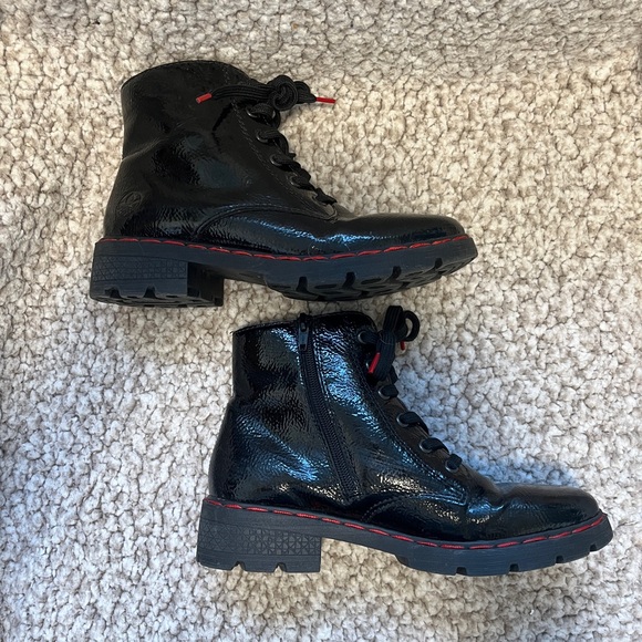 Rieker size 8 (39). Black patent leather there boot with red thread. - Picture 4 of 9